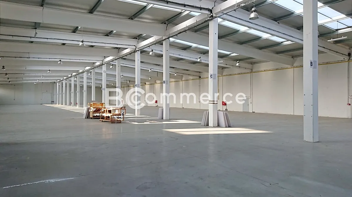 Pronájem skladového prostoru 2400 m²